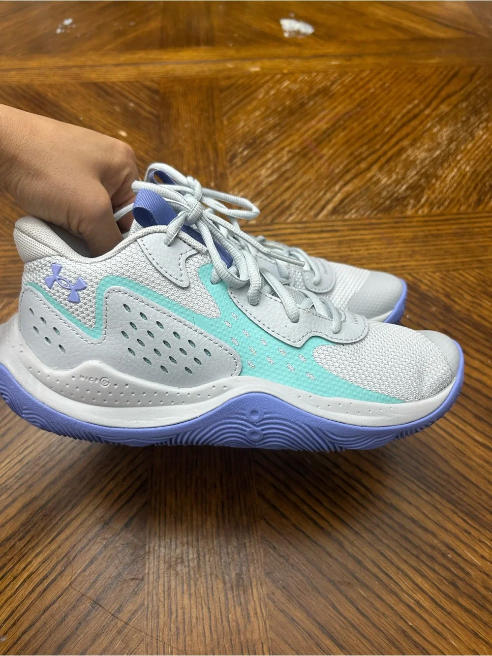 NEW Under Armour big girls Athletic Shoes size 6